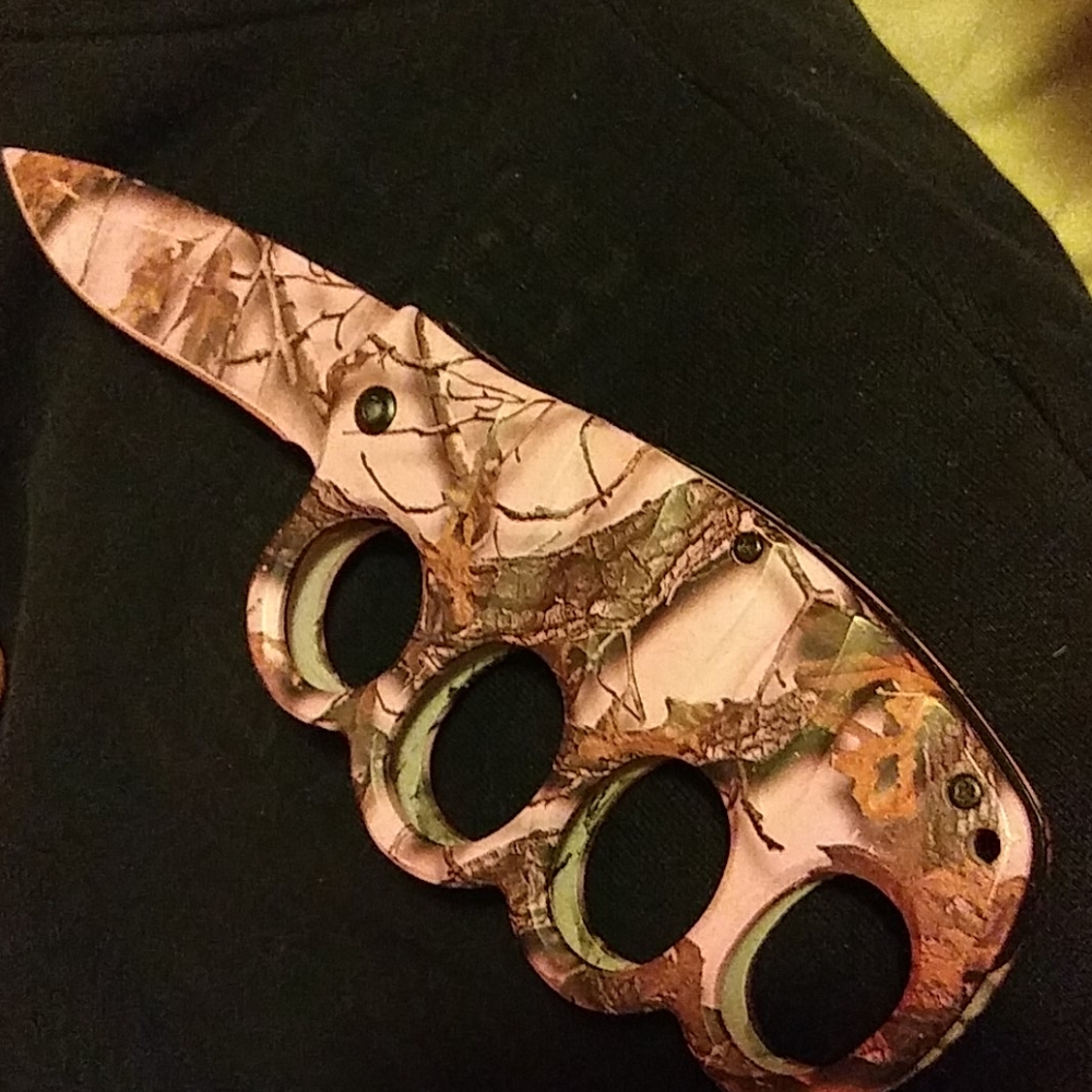 Knife/Nuckles - Picture 2 of 2